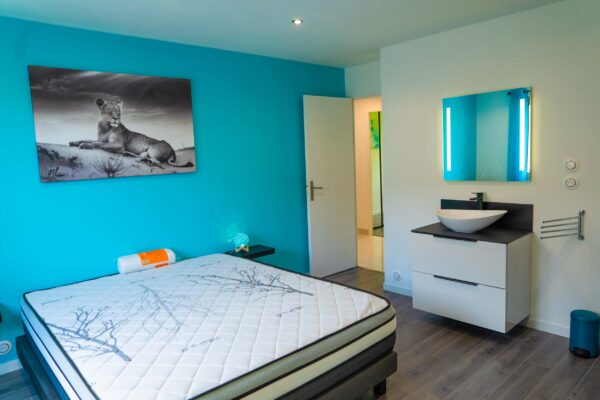 Turquoise location L'Ibiza - Blue ROOM (Villeubanne) L'Ibiza - Blue ROOM (Villeubanne)