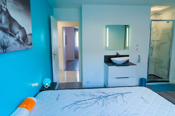 Turquoise location L'Ibiza - Blue ROOM (Villeubanne) L'Ibiza - Blue ROOM (Villeubanne)